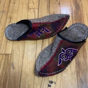 Embroidered Wool Slide Slippers
